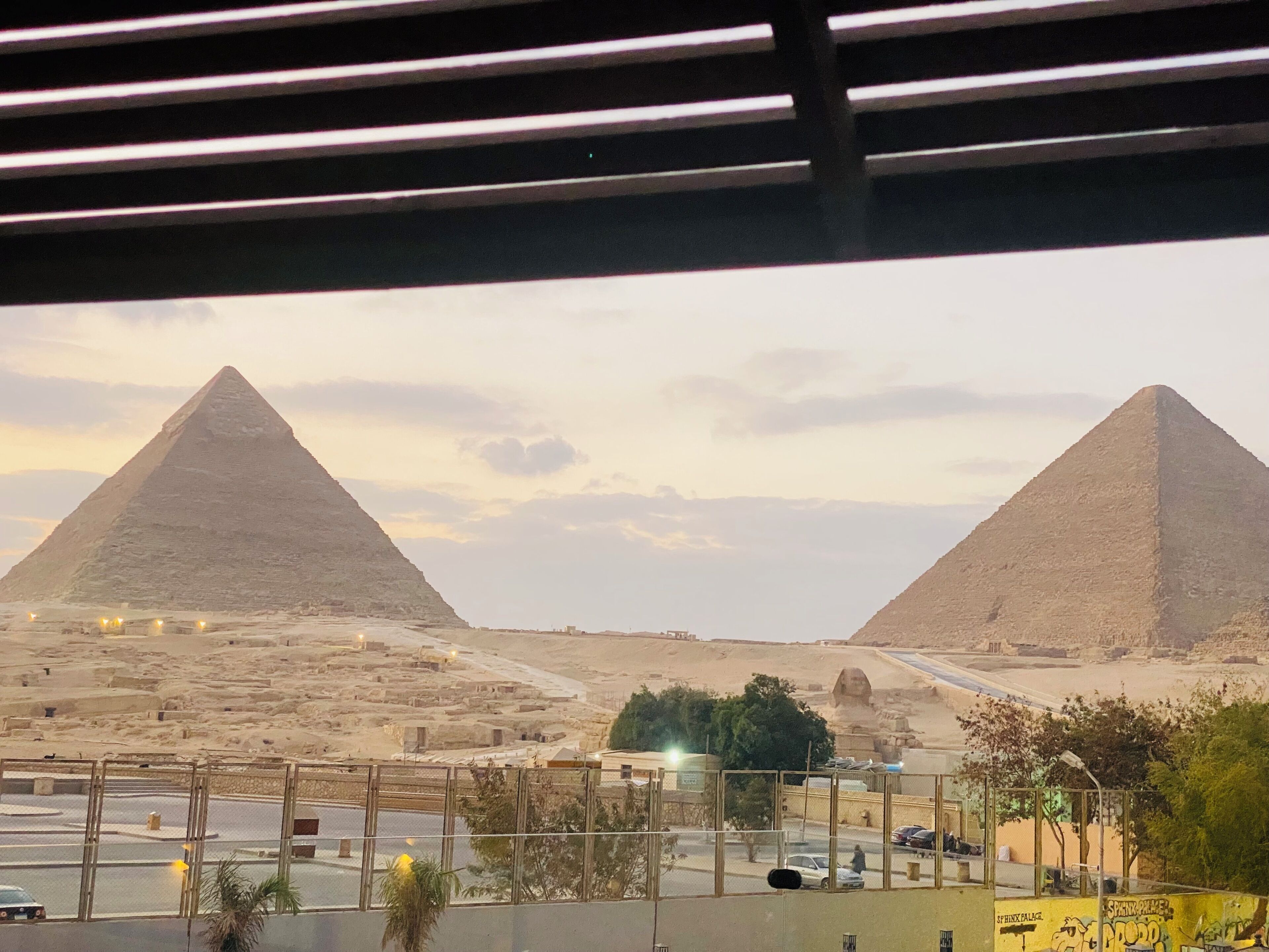 Foto - Anubis kingdom pyramids view