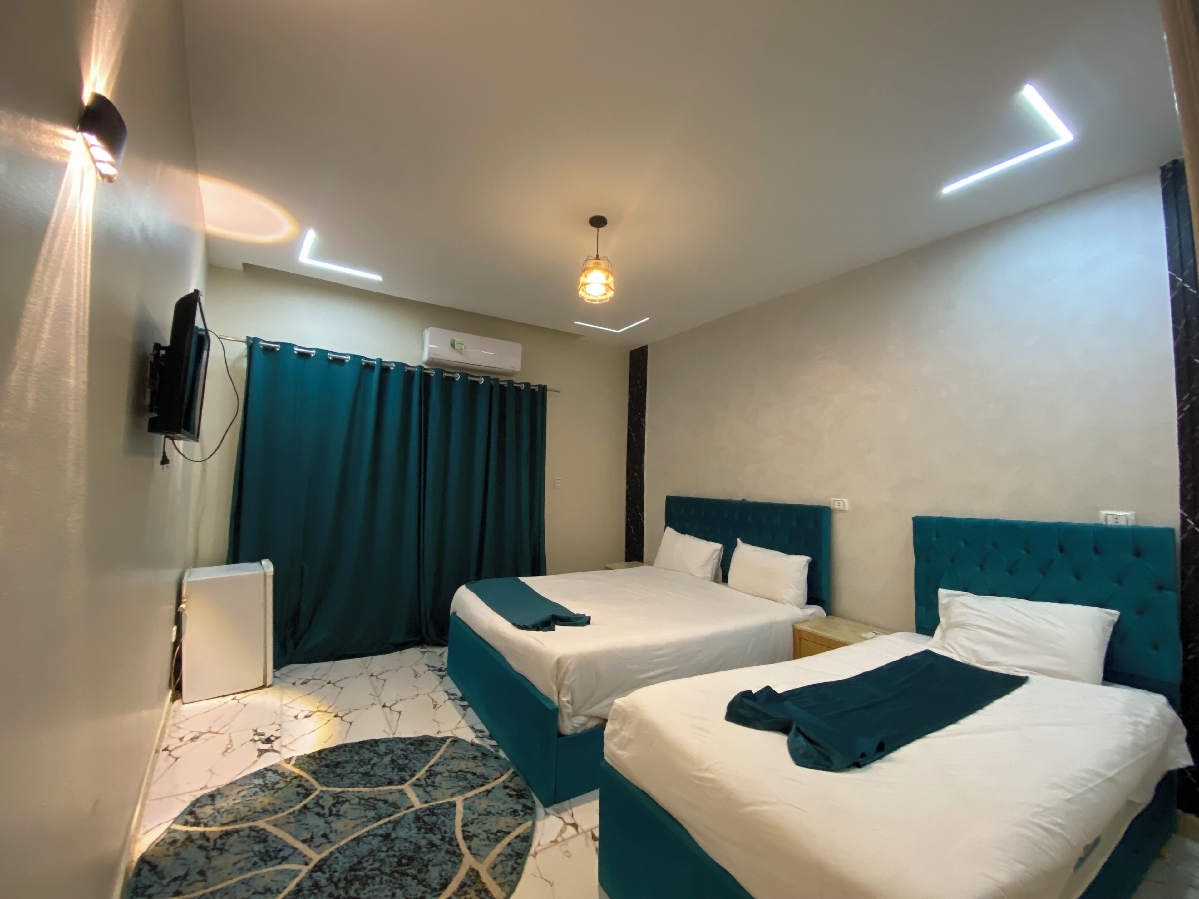 Deluxe Triple Room, Ensuite, Mountain View | Egyptian cotton sheets, premium bedding, down comforters