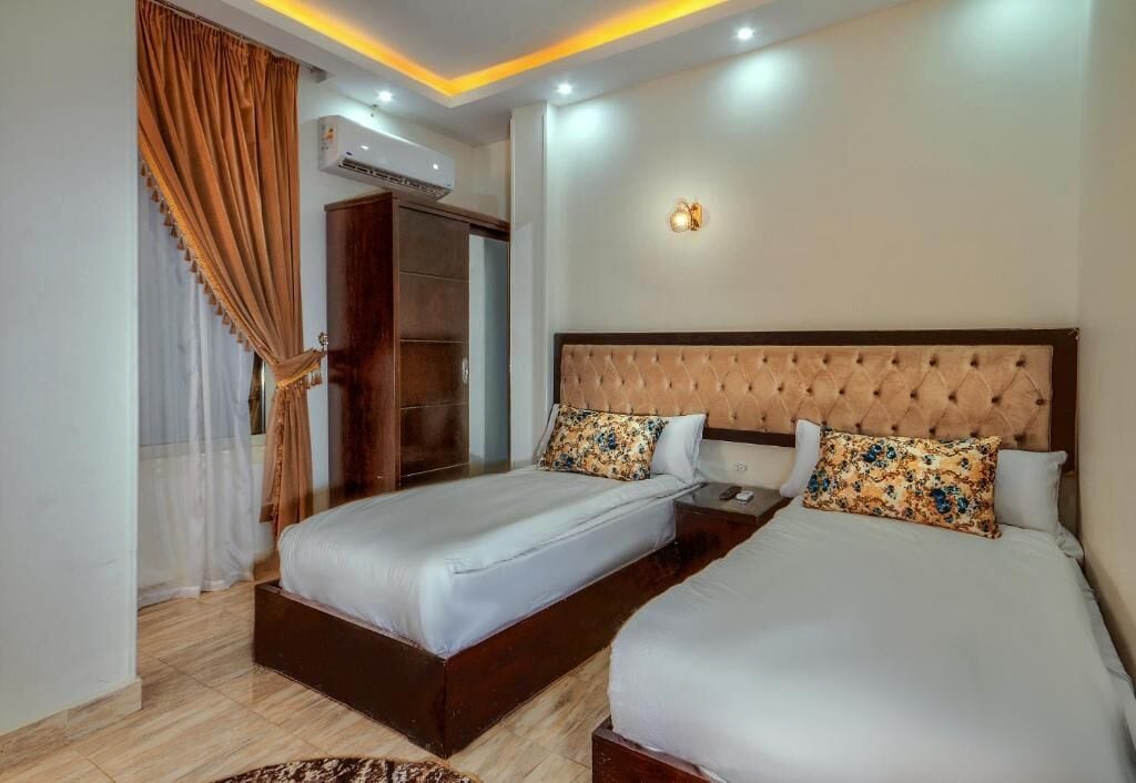 Foto - Anubis kingdom pyramids view