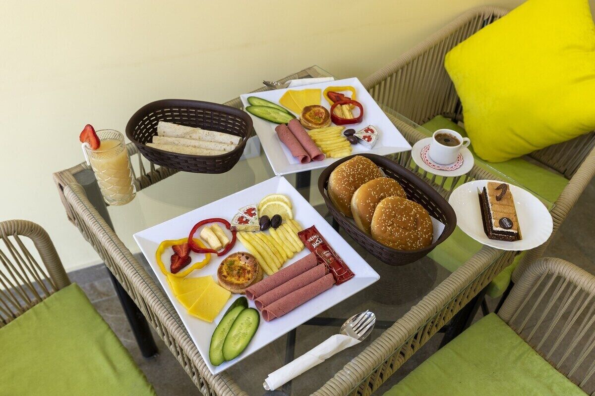 Foto - Anubis kingdom pyramids view