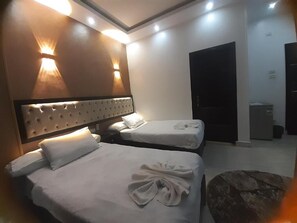 Quarto casal luxo, vista para o pátio | Roupas de cama premium, quartos à prova de som, Wi-Fi de cortesia