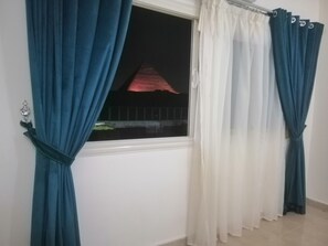 Egyptian cotton sheets, premium bedding, down comforters - Anubis Kingdom Pyramids View (Giza)