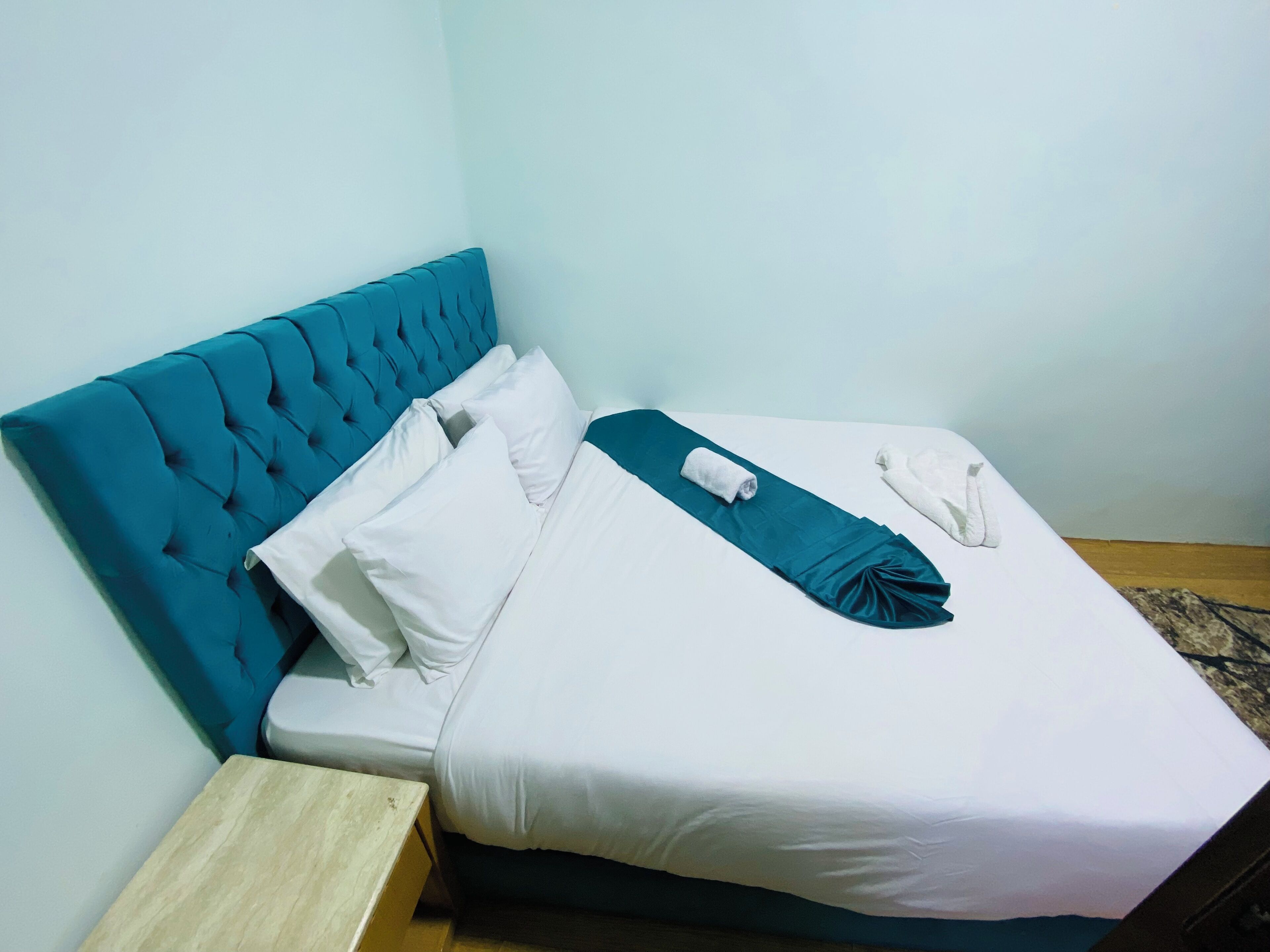 Basic Single Room, Shared Bathroom | Egyptian cotton sheets, premium bedding, pillow-top beds, soundproofing