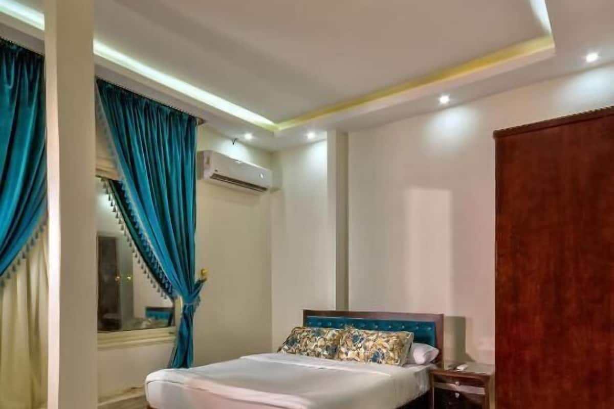 Ropa de cama de alta calidad, insonorización y wifi gratis