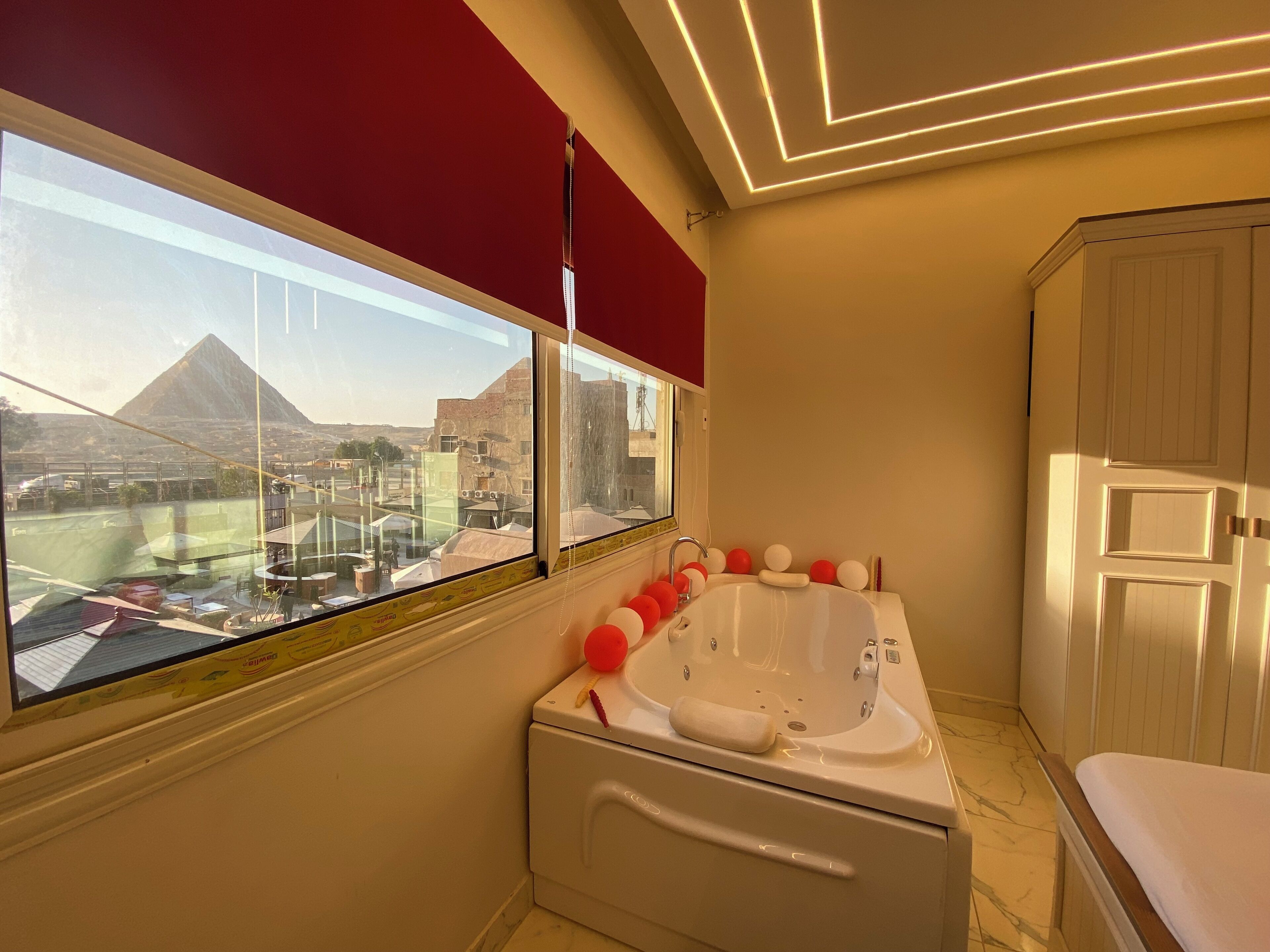 Foto - Anubis kingdom pyramids view