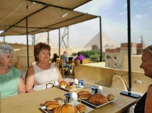 Desayuno típico de la región gratuito y diario