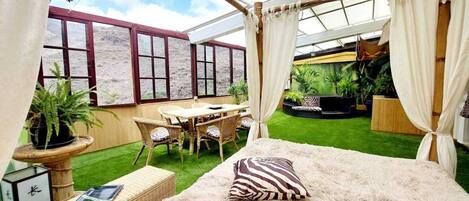 1 soverom, skrivebord, strykejern/-brett og wi-fi