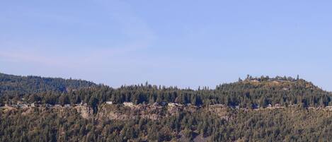 A hillside with a lake and scattered buildings.