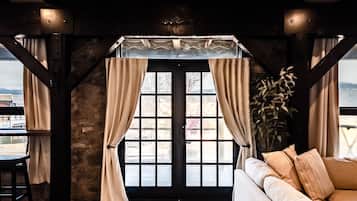 Luxury Condo, 1 King Bed, Kitchen, City View | 1 bedroom, Egyptian cotton sheets, premium bedding, memory foam beds