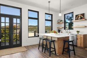 Luxury-Apartment, 2 Schlafzimmer, Küche, Flussblick | Eigene Küche