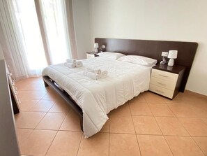 2 chambres, fer et planche à repasser, Wi-Fi gratuit, draps fournis