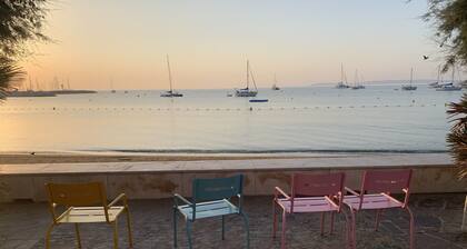 Studio Avec Terrasse Plein Centre Ville Face à la Mer, à 50 Mètres de la Plage