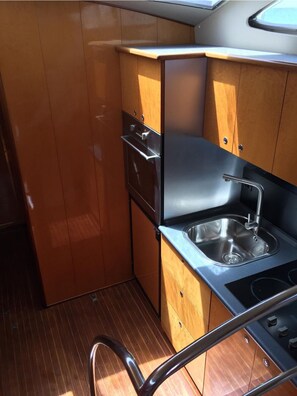 Private kitchen - Houseboat (Lido di Ostia)