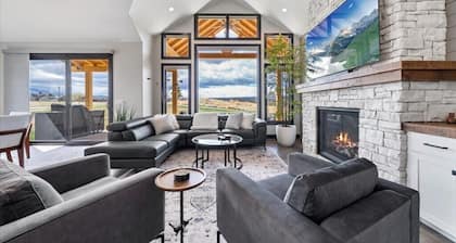 Luxurious Villa on Bridges golf course, only an hour from Telluride