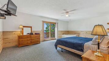 4 bedrooms, iron/ironing board, travel cot, free WiFi