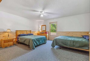 4 bedrooms, iron/ironing board, travel cot, free WiFi