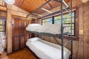 2 slaapkamers, reisbedje, gratis wifi, beddengoed