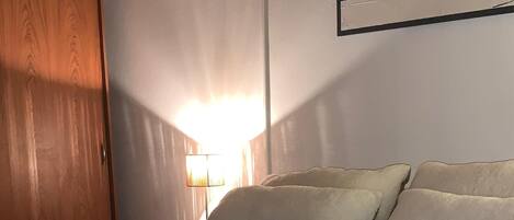 3 habitaciones, tabla de planchar con plancha, wifi y ropa de cama