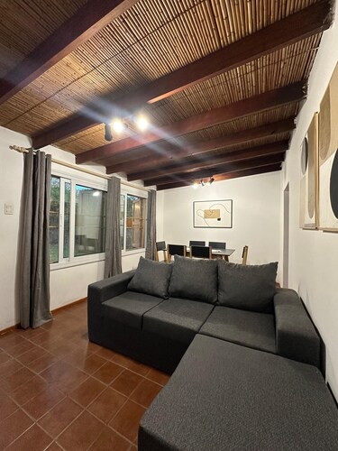 Amplia Casa a Metros de la Montaña y Bodegas!