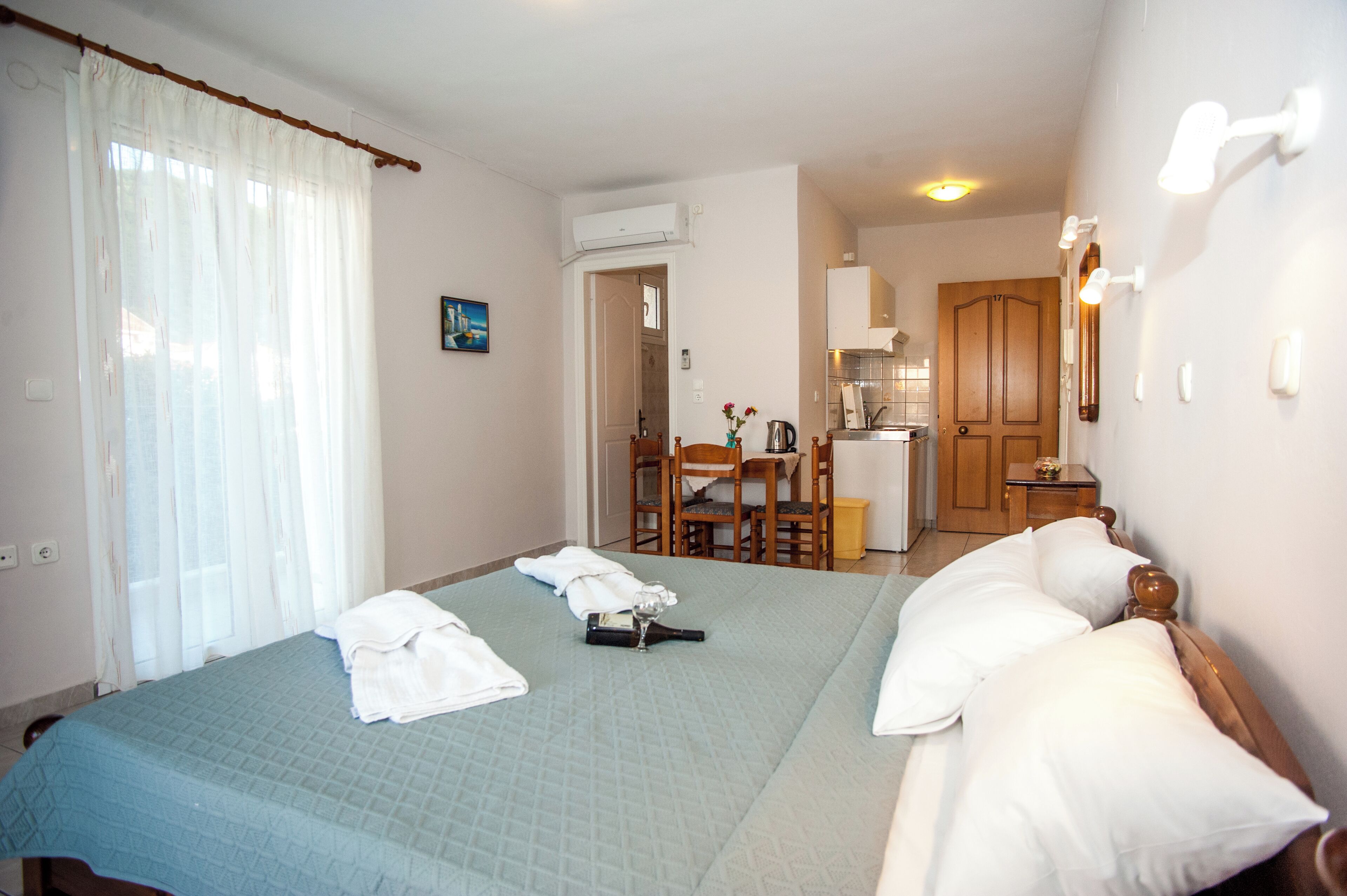 Standard Studio | Soundproofing, WiFi (free), bed sheets