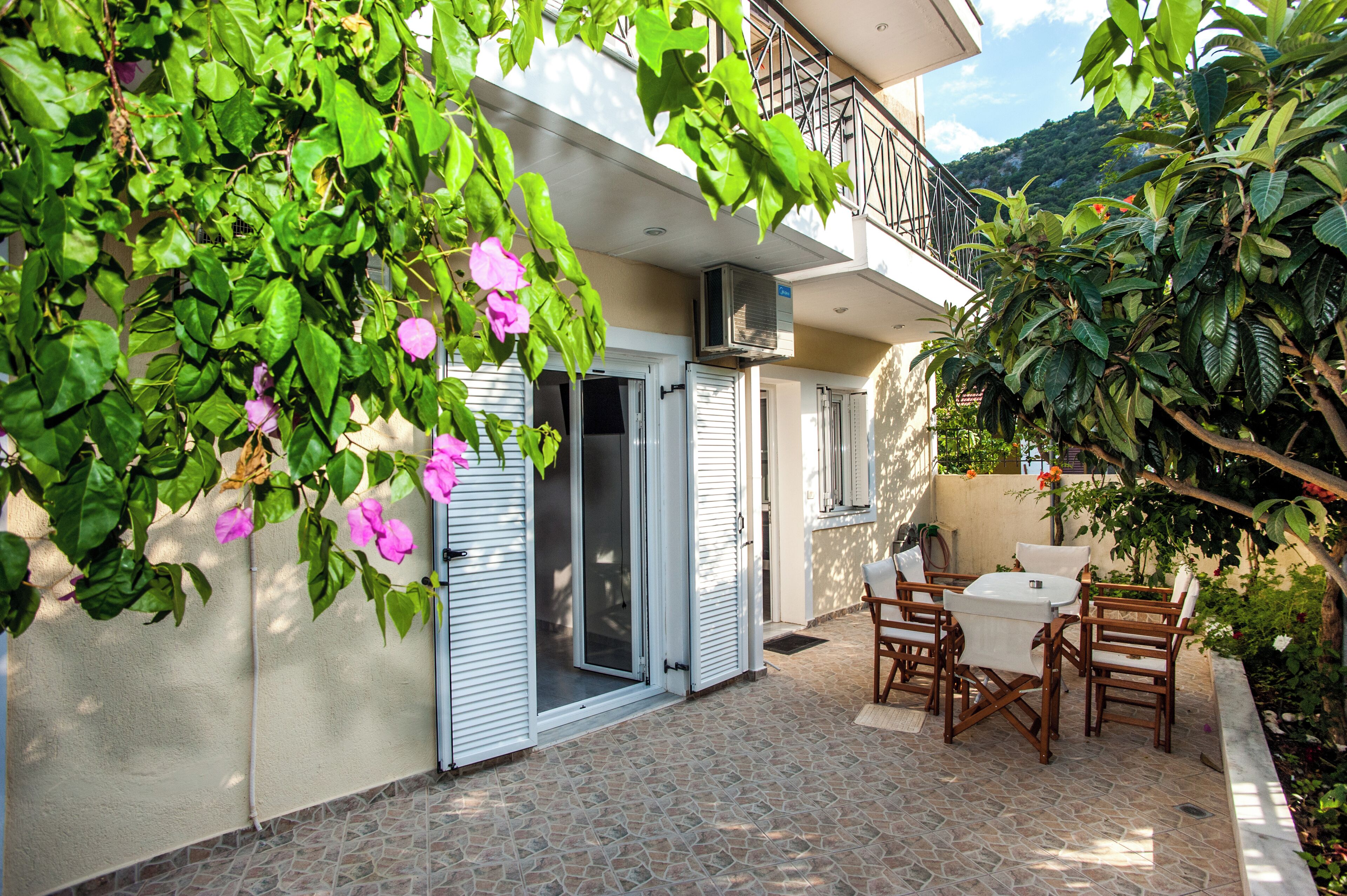 Superior Apartment, Garden View | Terrace/patio