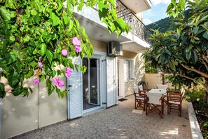 Superior Apartment, Garden View | Terrace/patio