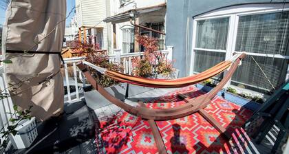 Global vibe, near metro, Smithsonian, sports arenas, yes to pets!