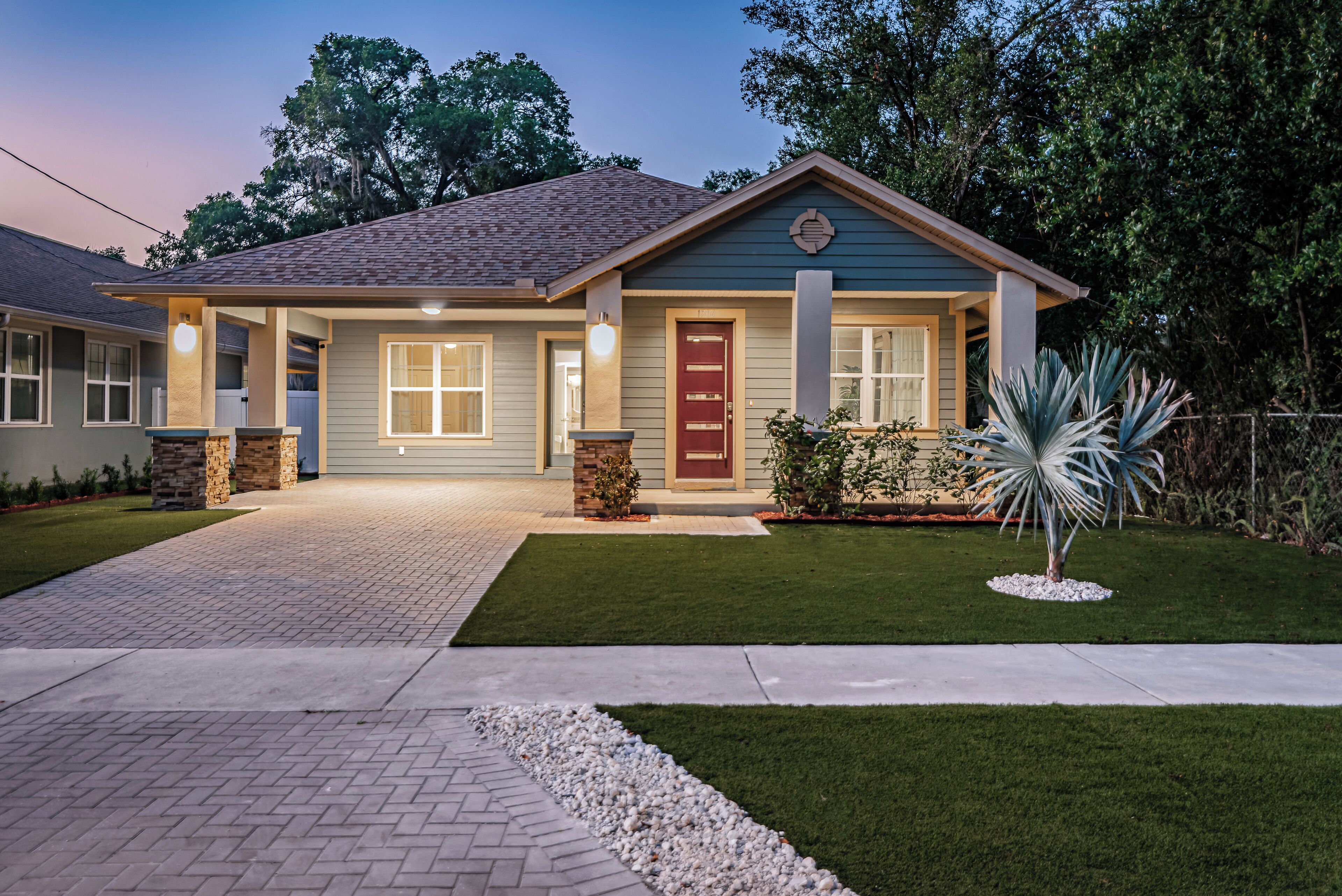 Spacious 3BR/2BR Central-Tampa Bungalow w Mini-Golf+Deck+Office & Superfast WiFi