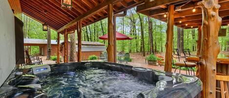 Outdoor spa tub