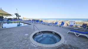 屋内プール、屋外プール