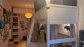 2 bedrooms, desk, iron/ironing board, WiFi