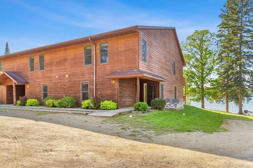 Lakeside Condo #18 4BR 4BA Timberlane Resort