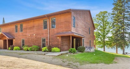 Lakeside Condo #18 4BR 4BA Timberlane Resort