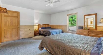 Lakeside Condo #18 4BR 4BA Timberlane Resort