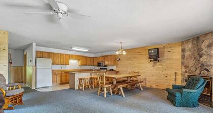 Lakeside Condo #18 4BR 4BA Timberlane Resort