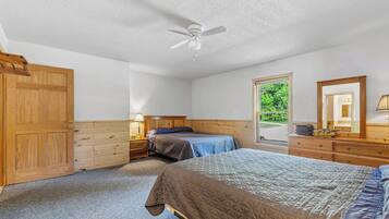 4 bedrooms, iron/ironing board, travel crib, free WiFi