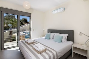 2 chambres, fer et planche à repasser, Wi-Fi gratuit, draps fournis
