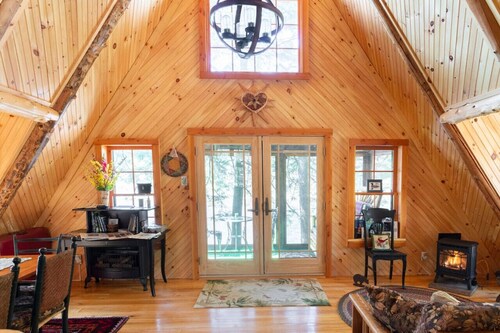 Riverside Cabin & Nature Trails