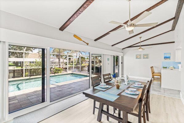 Dining - Gulf Breeze Haven (Cape Coral)