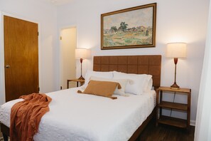 2 室のベッドルーム、アイロン / アイロン台、WiFi (無料)、ベッドシーツ