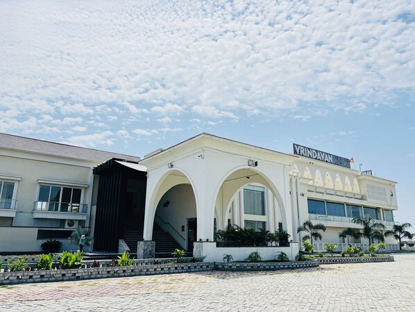 A modern building with a sign reading "YRIDAVAN GREEN". - Vrindavan Greens by Hotel Ramdarbar (Satna)
