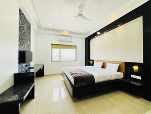 Deluxe Room | Free WiFi - Vrindavan Greens by Hotel Ramdarbar (Satna)