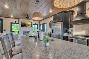 Fridge, microwave, oven, stovetop - Luxury Escape: Private Pool, Theatre & Waterpark • 6mi Dollywood • 1mi Parkway (Sevierville)