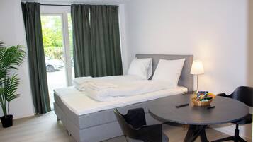 Televisi layar datar 32-inci dengan saluran TV kabel