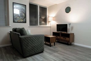 TV, offices - Free Parking | Cosy Flat for 2 | Near MediaCity (Manchester)