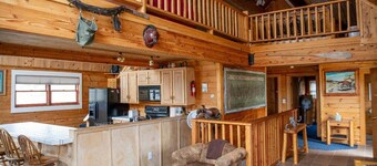 Rainbow Country Cabin: Rural Riverfront Retreat