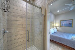 House (6 Bedrooms) | Interior - 2 Homes, Sleeps 16, Shared Pool+boat Dock Laguna Village Serenity by Avantstay (Corpus Christi)