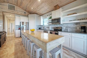 Interior - Sleeps 26 2 Homes w/ Waterfront Pool + Boat Dock Laguna Village Escape (Corpus Christi)