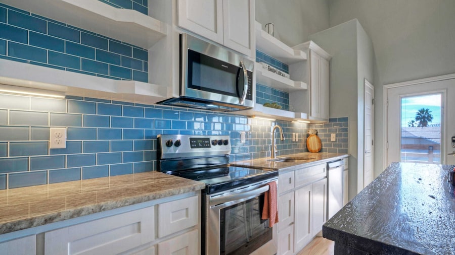 Sleeps 26 2 Homes w/ Waterfront Pool + Boat Dock Laguna Village Escape