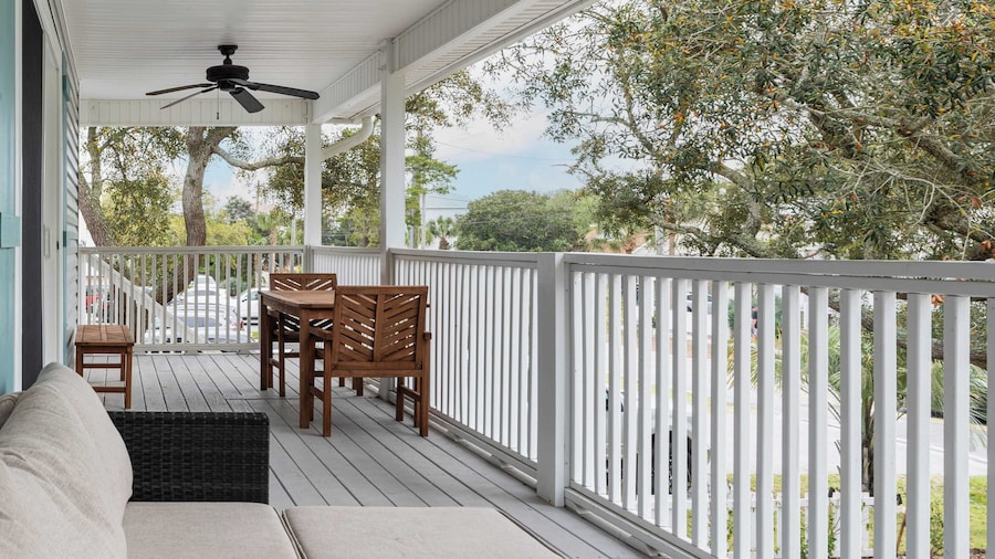 Dolphin Days by Avantstay Pool, 0.2mi to Beach!